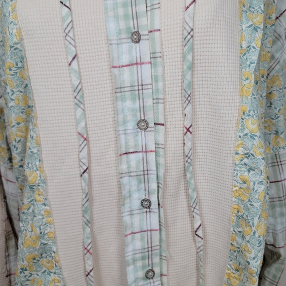 POL Oversized Plaid Patchwork Floral Distressrd Hooded Flannel Size Small - Picture 4 of 11